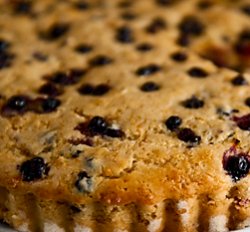 A picture of a huckleberry cake similar to that described in this recipe.